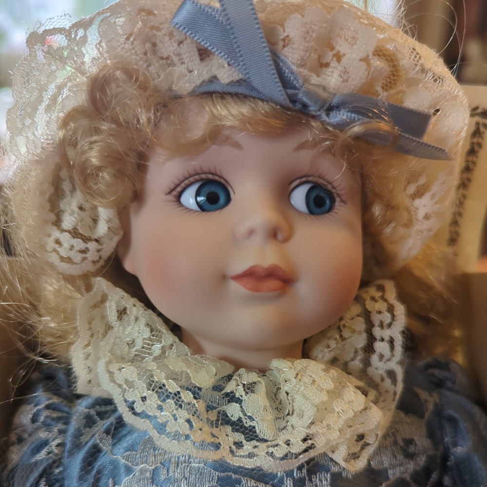 Porcelain Doll Seymour Mann Blond hair blue eyes‎ Amanda Blue Dress and stand